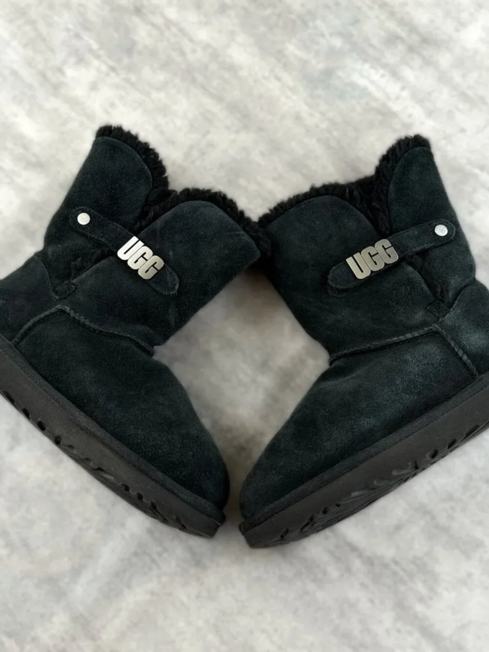 UGG Bailey Suede Ankle Boots Size 7 Black